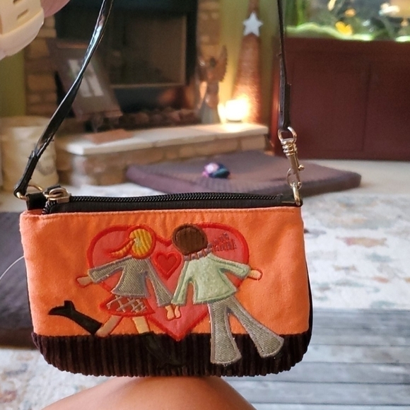 FRIENDS - LOVE ONE ANOTHER Little Purse - Picture 3 of 6